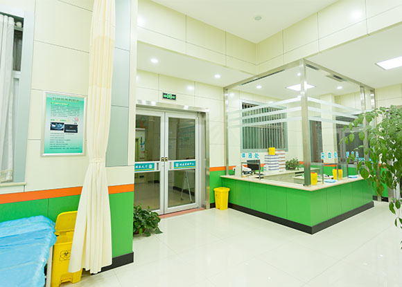 安居医院智能公共卫生服务大厅―健康小屋安装完毕