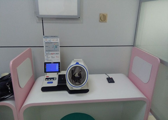 兴平市人大代表调研健康小屋