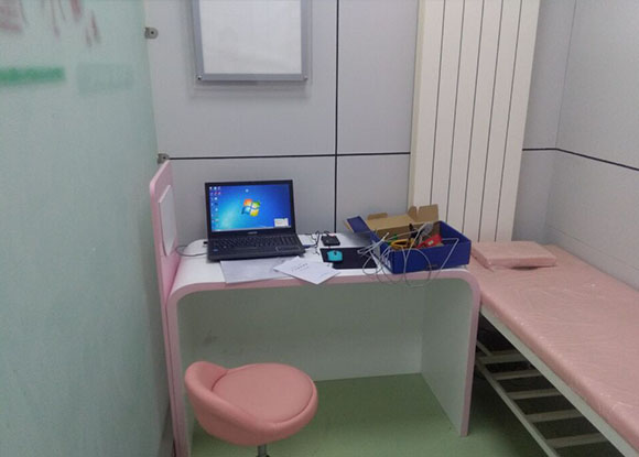 兴平市人大代表调研健康小屋