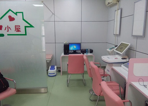 广西贺州市卫计局参观“健康小屋”