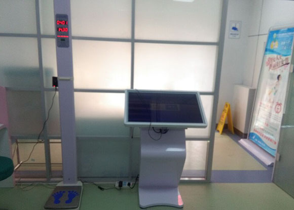 广西贺州市卫计局参观“健康小屋”