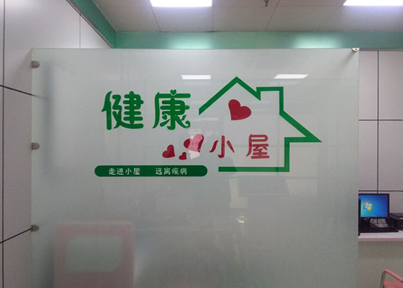 兴平市人大代表调研健康小屋