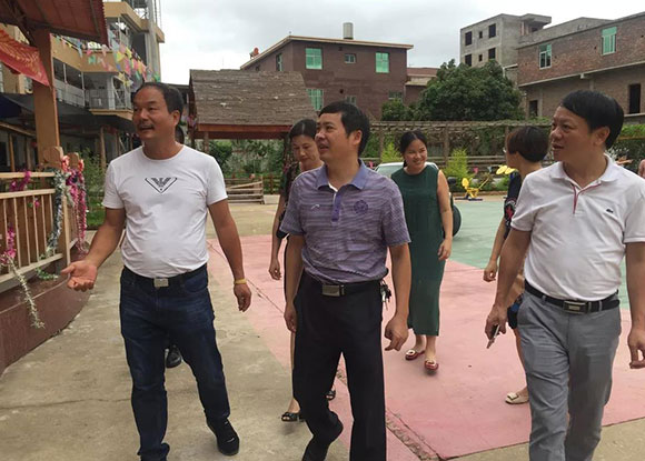 泉州卫计委领导参观霞美镇智能健